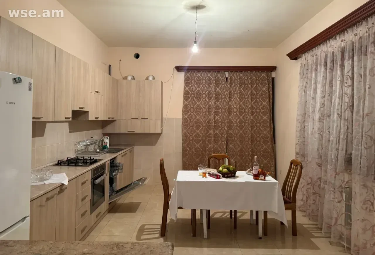 4-room house, 250 m², 2-story, Kentronakan Street, Aramus, Kotayk Province