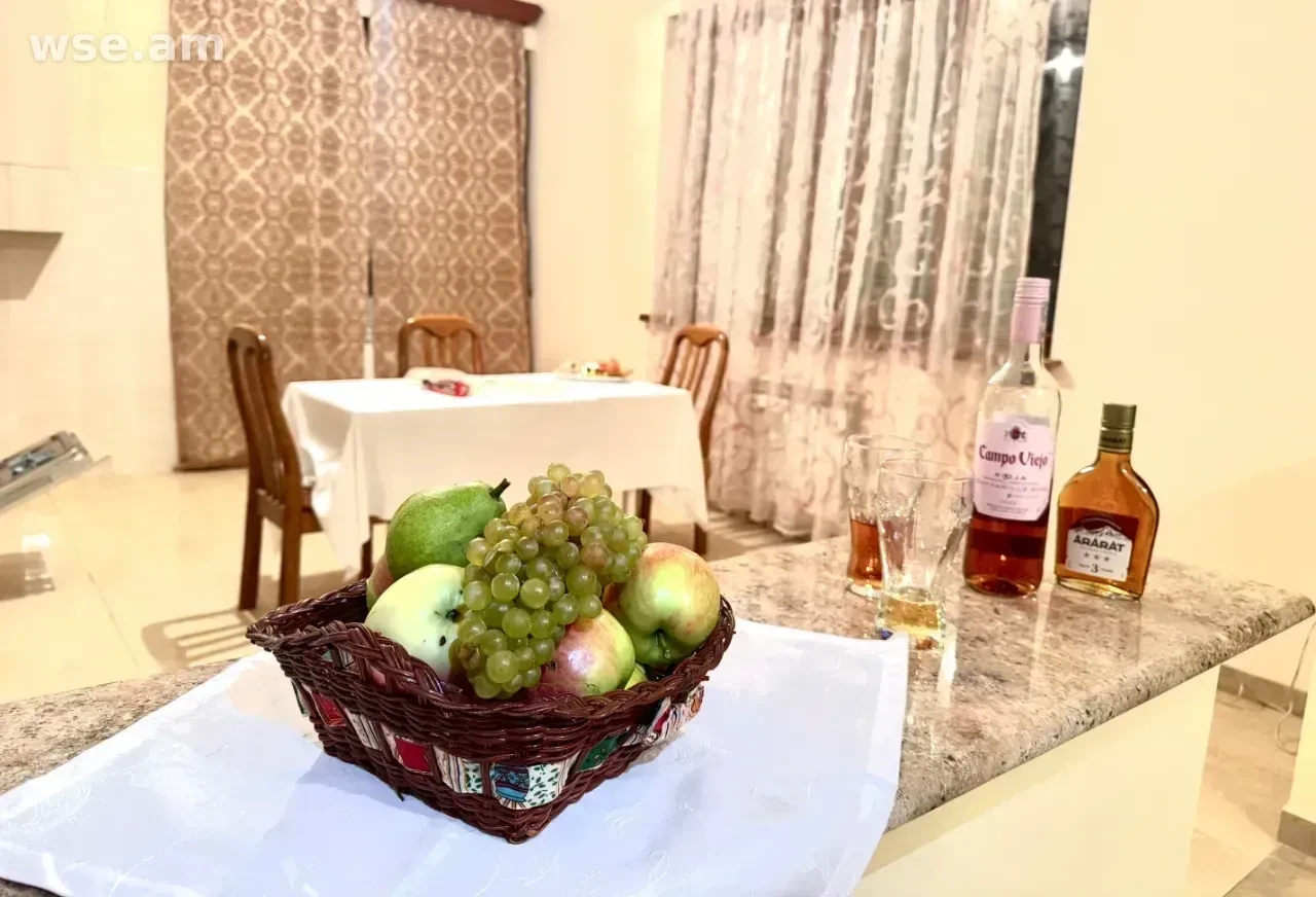 4-room house, 250 m², 2-story, Kentronakan Street, Aramus, Kotayk Province