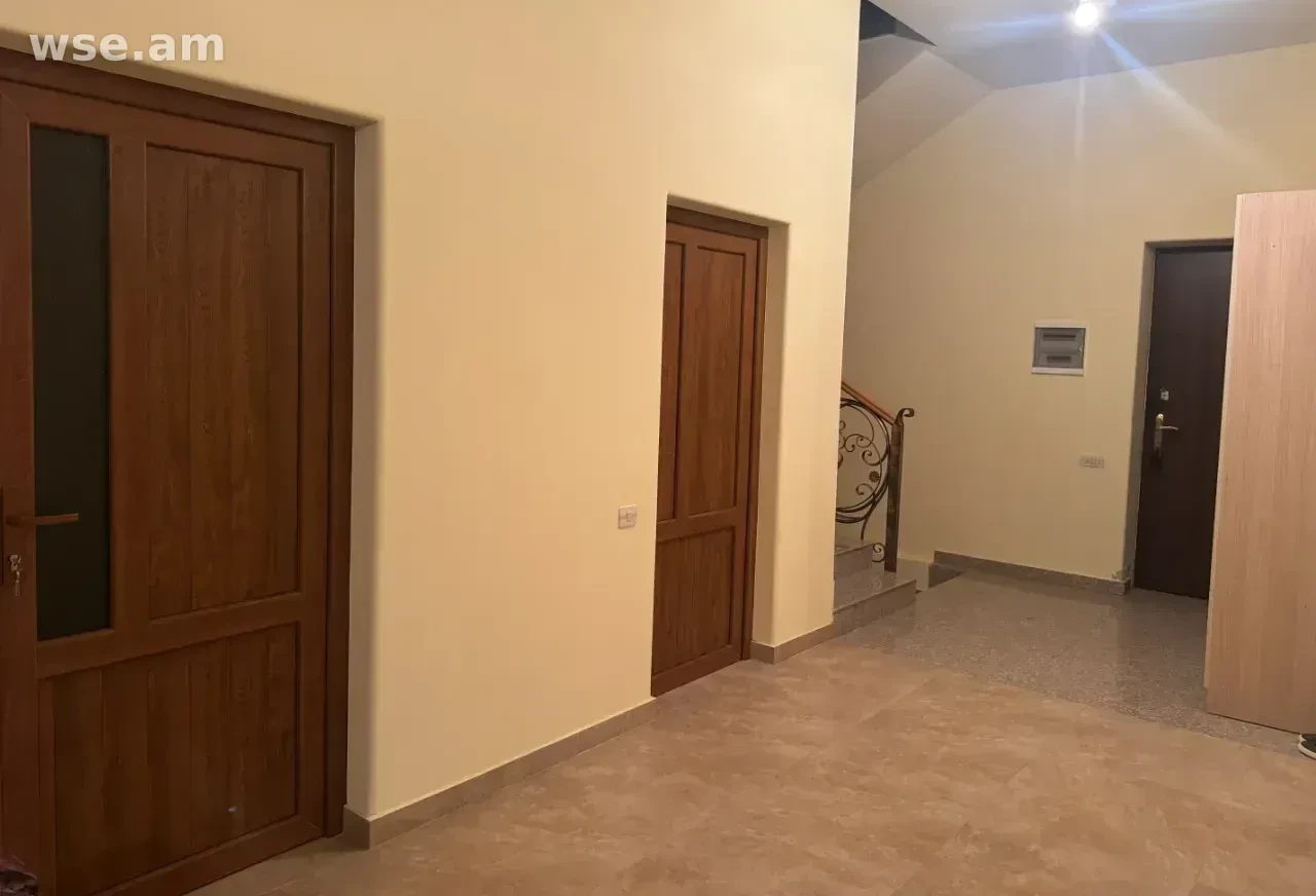 4-room house, 250 m², 2-story, Kentronakan Street, Aramus, Kotayk Province