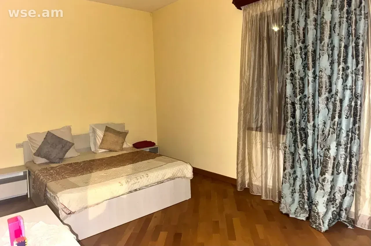 4-room house, 250 m², 2-story, Kentronakan Street, Aramus, Kotayk Province