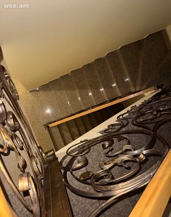 4-room house, 250 m², 2-story, Kentronakan Street, Aramus, Kotayk Province