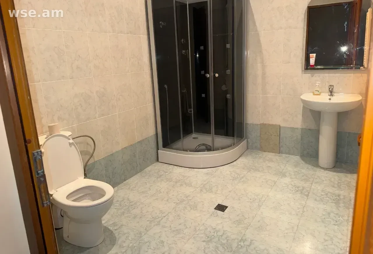 4-room house, 250 m², 2-story, Kentronakan Street, Aramus, Kotayk Province