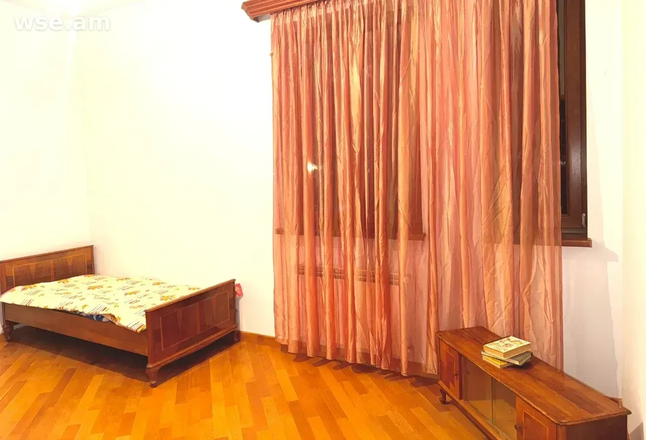 4-room house, 250 m², 2-story, Kentronakan Street, Aramus, Kotayk Province