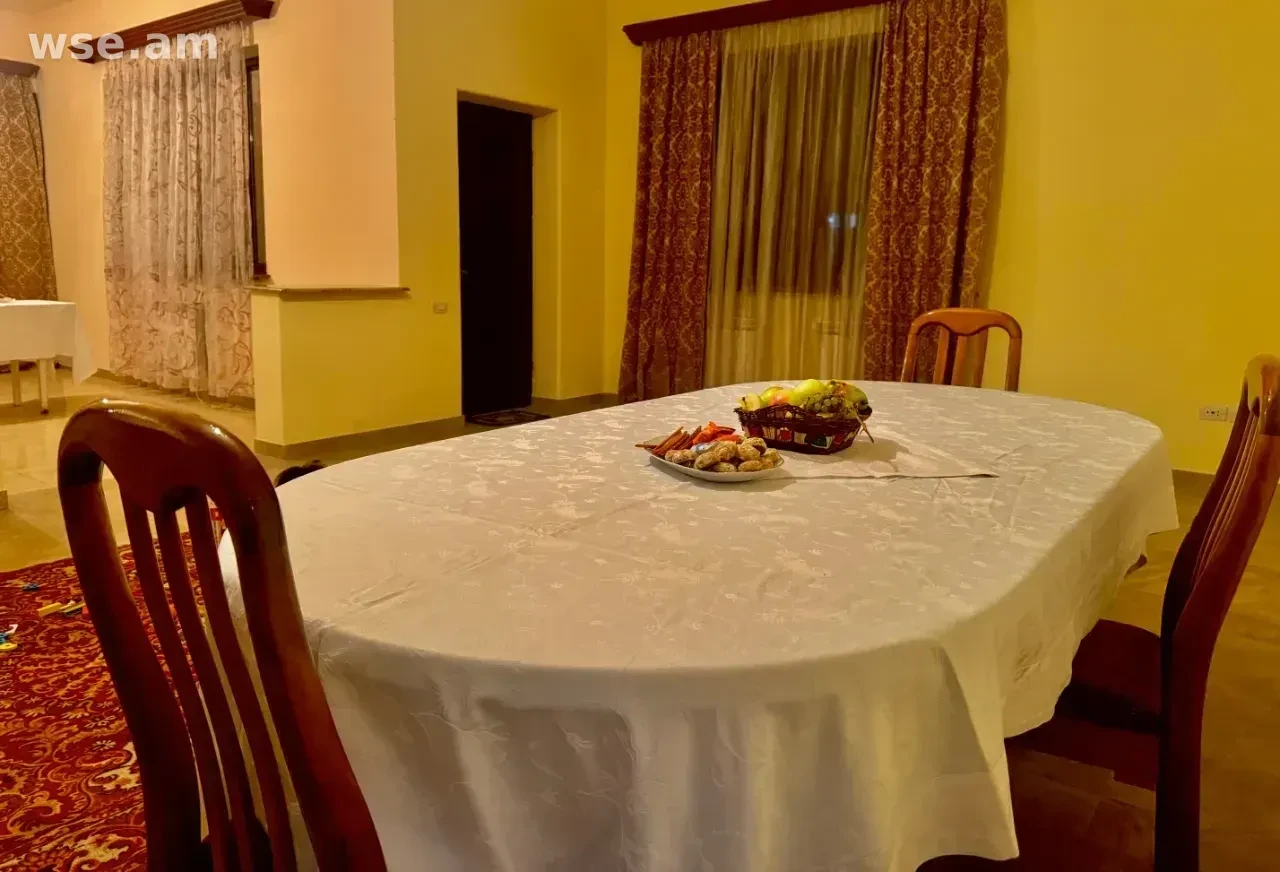 4-room house, 250 m², 2-story, Kentronakan Street, Aramus, Kotayk Province