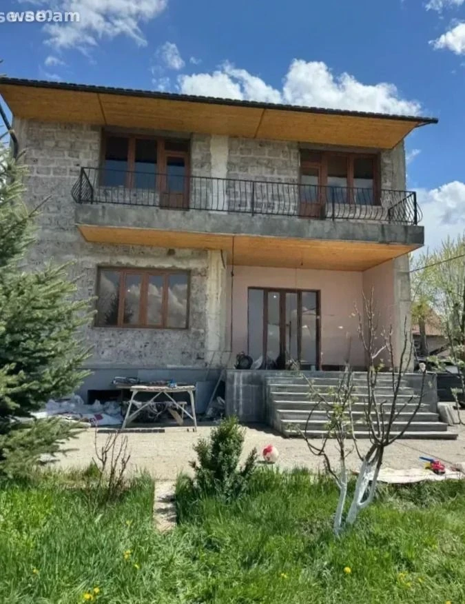 4-room house, 250 m², 2-story, Kentronakan Street, Aramus, Kotayk Province