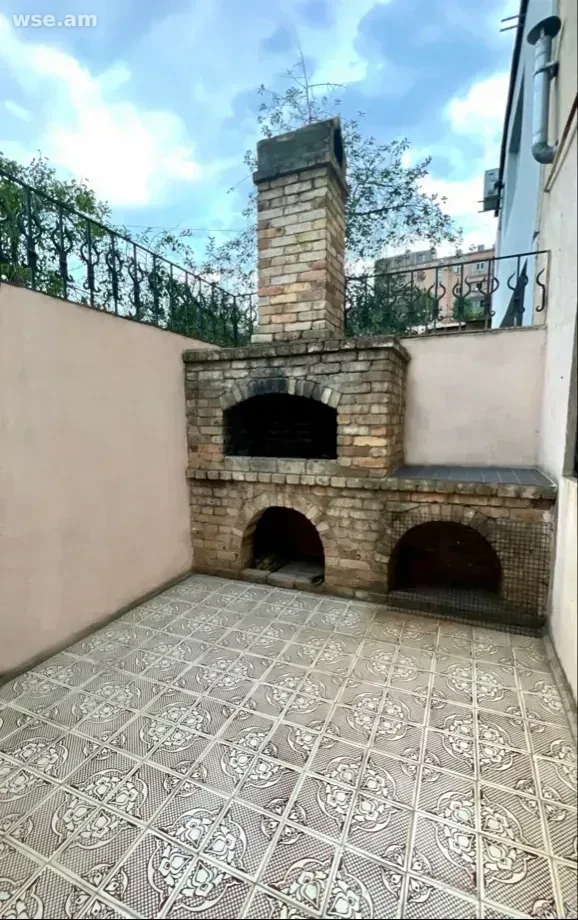 4-սենյականոց տուն, 400 մ², 3-հարկանի, Հրանտ Շահինյան 21/1