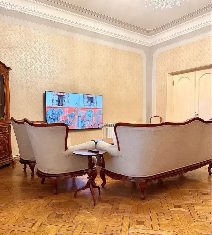 4-սենյականոց տուն, 400 մ², 3-հարկանի, Հրանտ Շահինյան 21/1