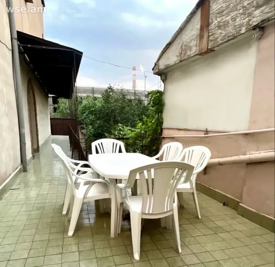 4-սենյականոց տուն, 400 մ², 3-հարկանի, Հրանտ Շահինյան 21/1
