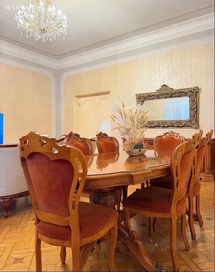 4-սենյականոց տուն, 400 մ², 3-հարկանի, Հրանտ Շահինյան 21/1