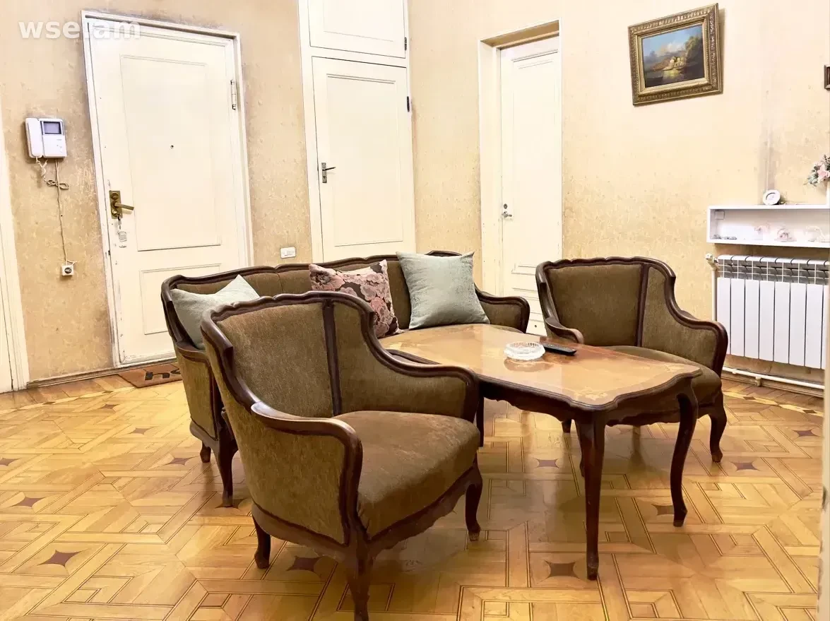 4-սենյականոց տուն, 400 մ², 3-հարկանի, Հրանտ Շահինյան 21/1