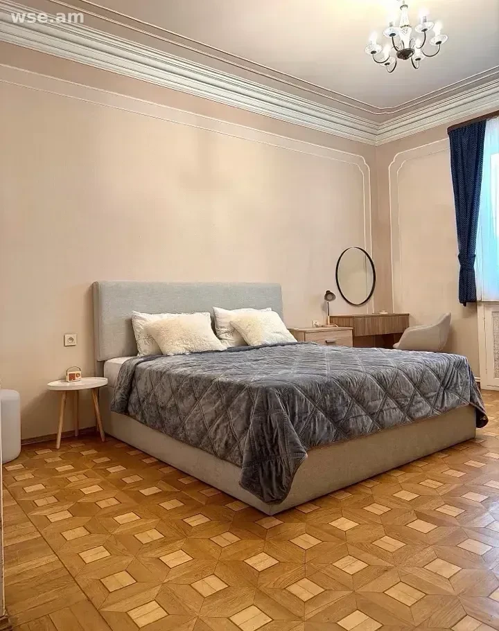 4-սենյականոց տուն, 400 մ², 3-հարկանի, Հրանտ Շահինյան 21/1