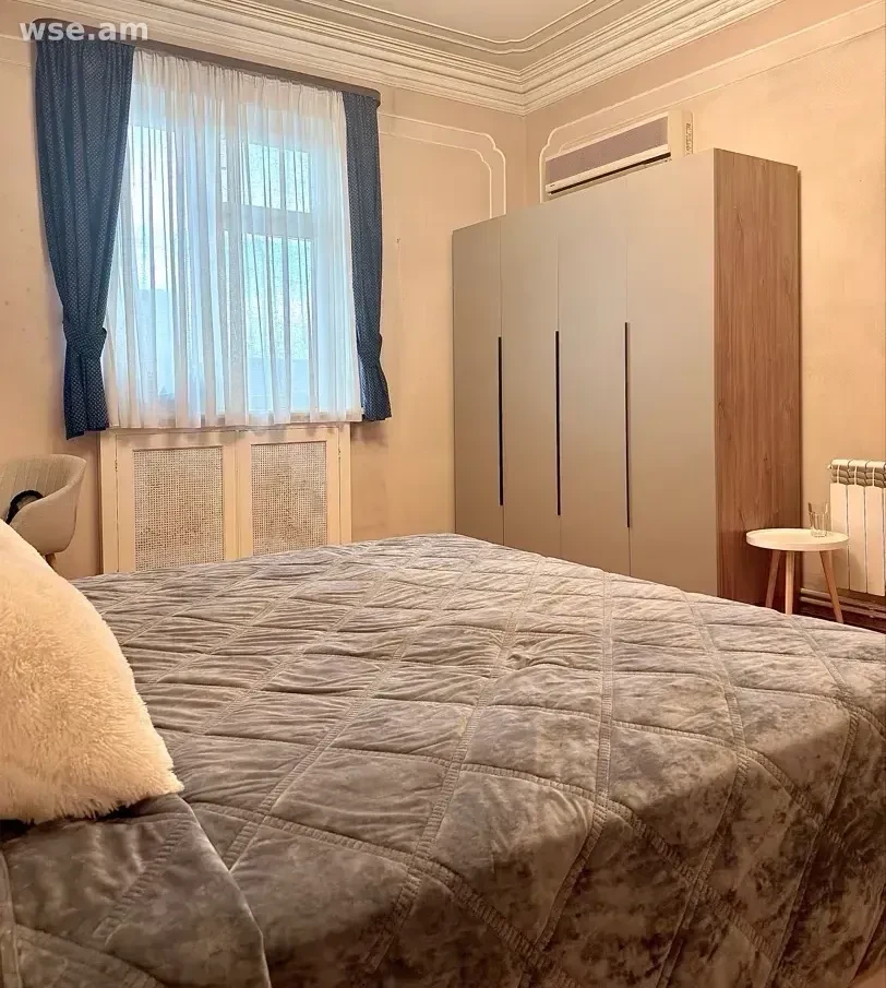4-սենյականոց տուն, 400 մ², 3-հարկանի, Հրանտ Շահինյան 21/1