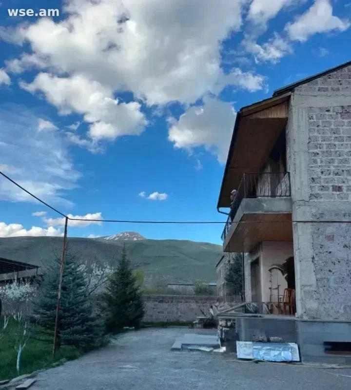 4-room house, 250 m², 2-story, Kentronakan Street, Aramus, Kotayk Province