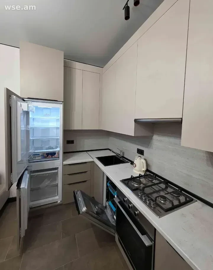 2-комн., 50 м², 9/14 эт., улица Никогаоса Адонца 19/8