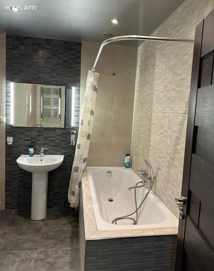 2-комн., 60 м², 9/19 эт., улица Екмалян 1/1