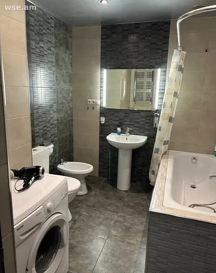 2-комн., 60 м², 9/19 эт., улица Екмалян 1/1