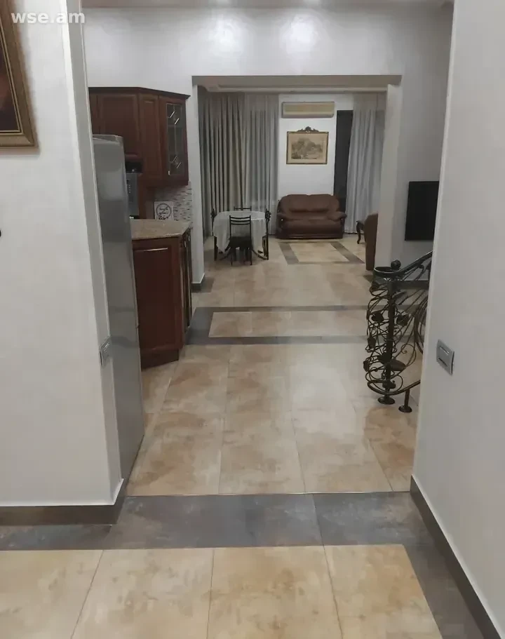 5-սենյականոց, 210 մ², 2/3 հարկ, Նալբանդյան փողոց 98