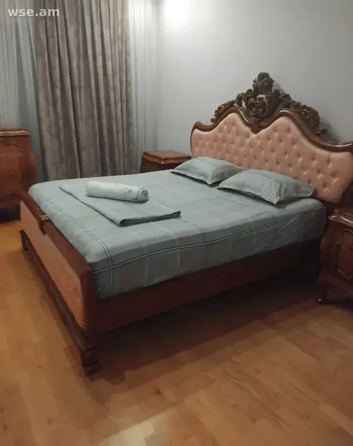 5-սենյականոց, 210 մ², 2/3 հարկ, Նալբանդյան փողոց 98
