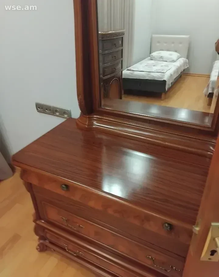 5-սենյականոց, 210 մ², 2/3 հարկ, Նալբանդյան փողոց 98