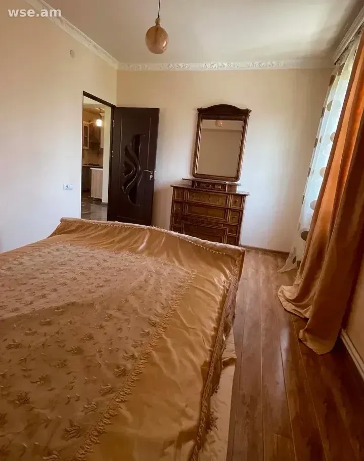 4-սեն. բնակարան, 89մ², Գուսան Շերամի փողոց 89 - 450 000 ֏
