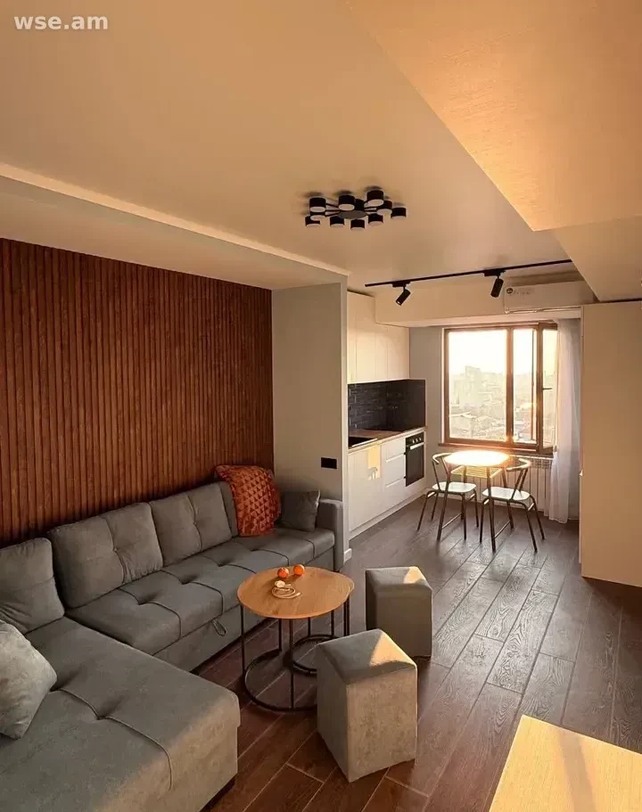 2-комн. квартира, 42м², улица Овсепа Эмина 5 - 370 000 ֏