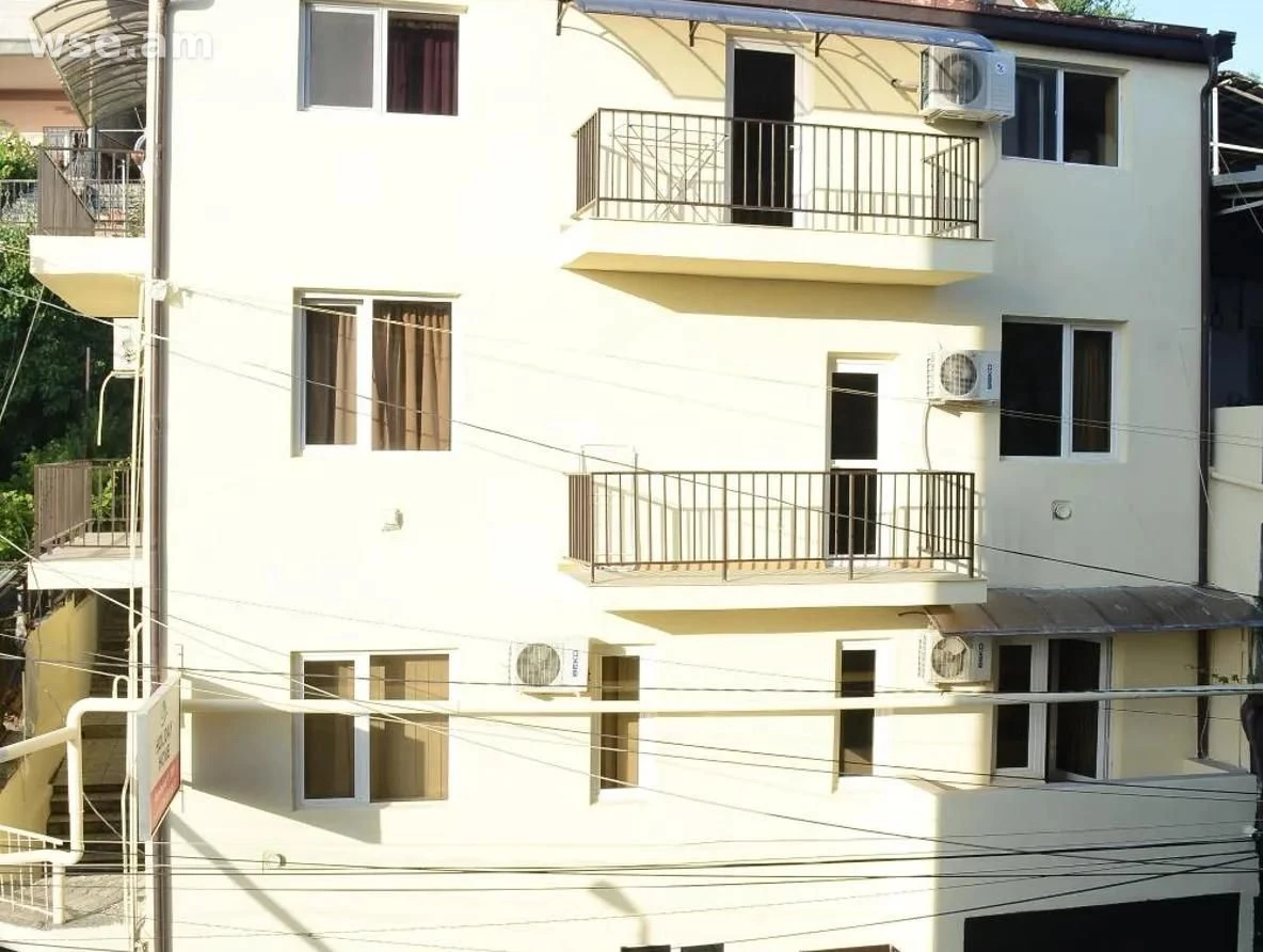 5-комн. дом, 500м², улица Геворга Джаукяна 175/5 - 2 500 000 ֏