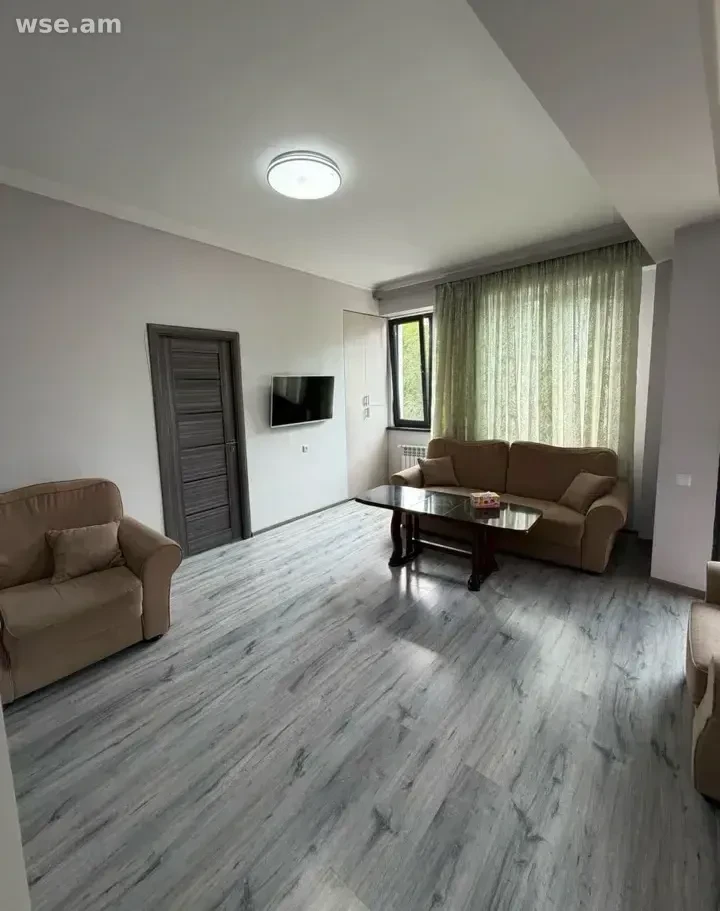 2-комн., 45 м², 2/4 эт., улица Эзраса Асратяна 76, фото 2