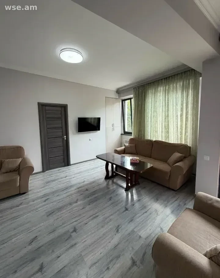 2-комн., 45 м², 2/4 эт., улица Эзраса Асратяна 76, фото 1
