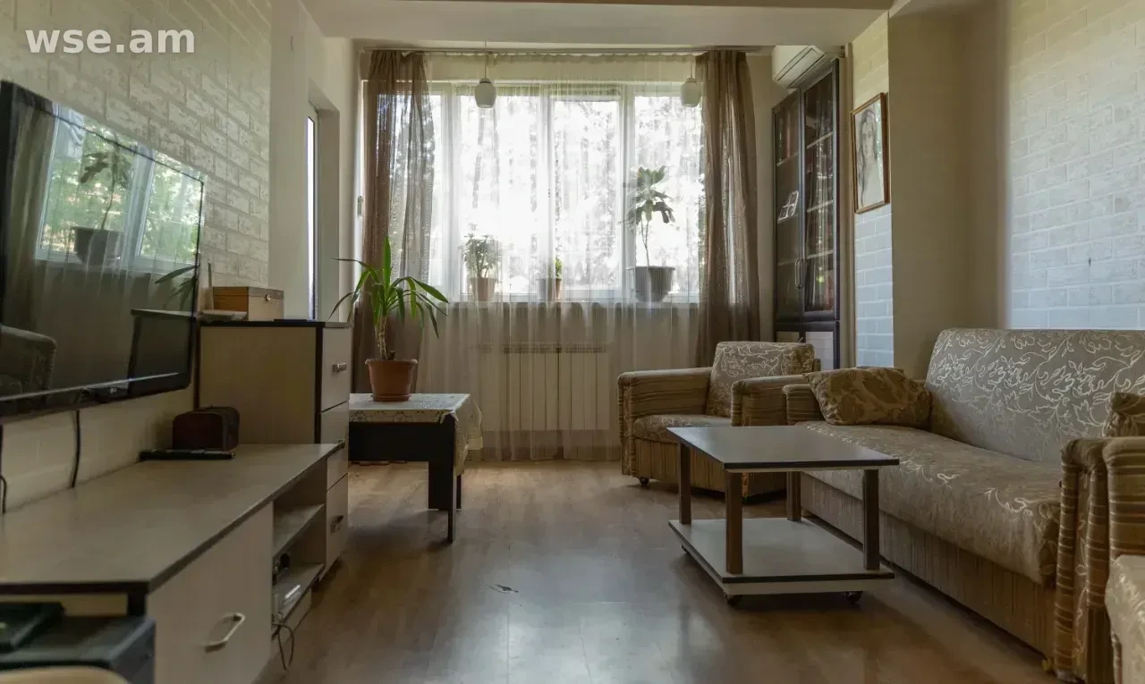 1-комн. квартира, 42м², улица Виктора Амбарцумяна 8/1 - 320 000 ֏