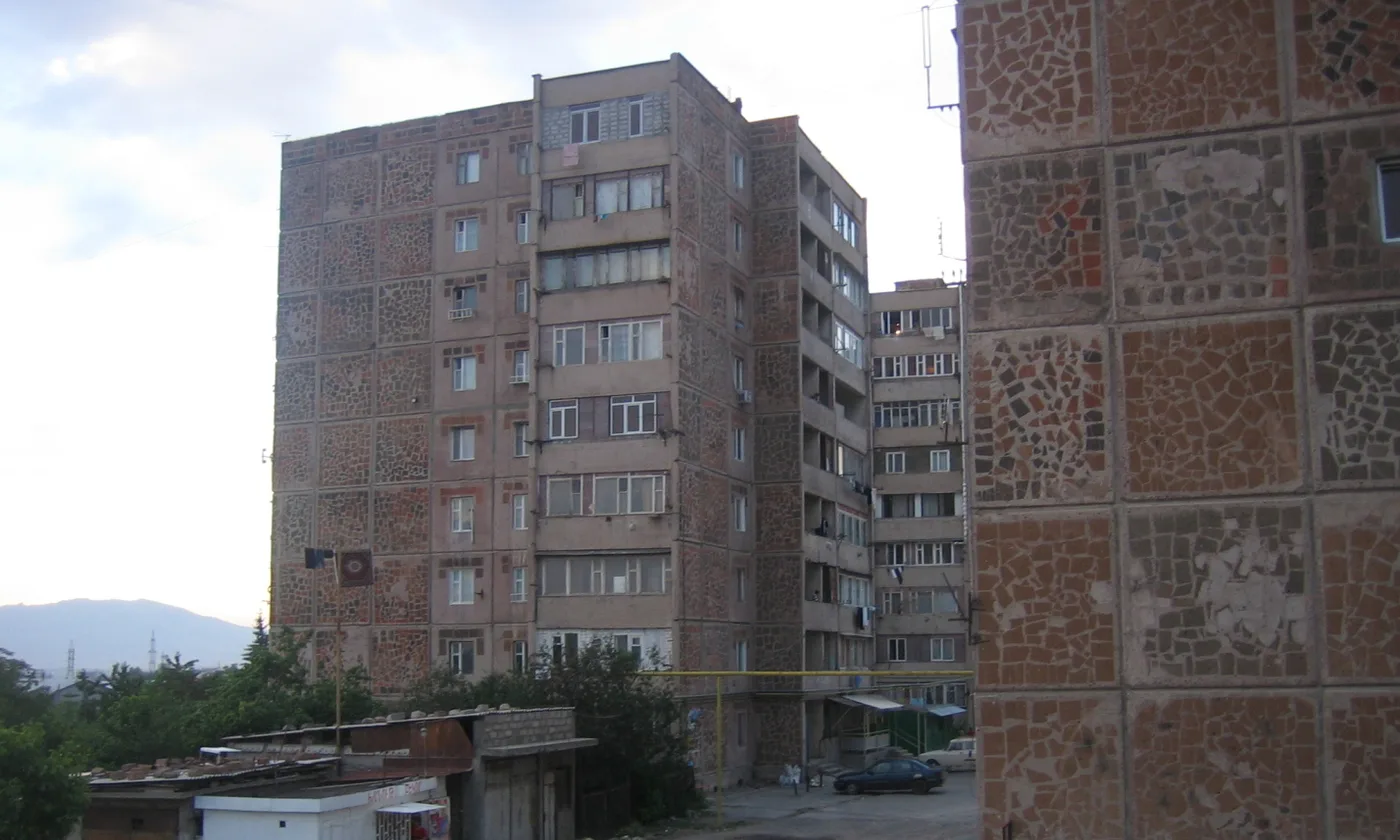 Типы домов в Ереване: сталинки, хрущёвки, панель и монолит