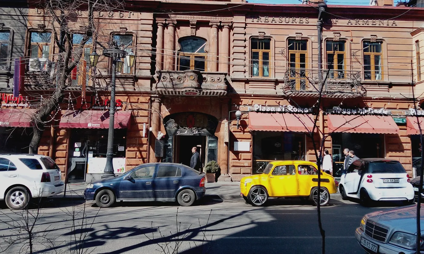 Улица Абовяна в Ереване: жильё в историческом центре