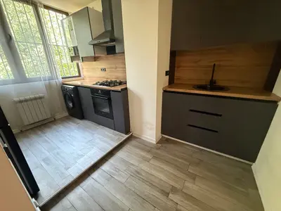 2-սենյականոց, 60 մ², 2/5 հարկ, Լենինգրադյան փ. 30