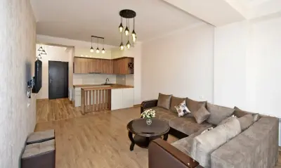 2-комн., 57 м², 4/9 эт., улица Никогаоса Адонца 4/3