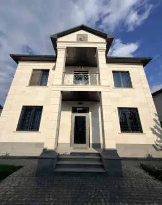 5-комн. дом, 220 м², 2-этажный, улица Лукашина 58