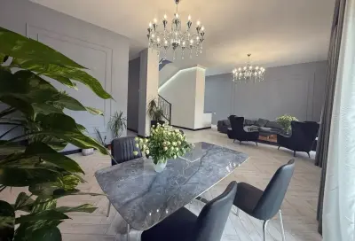 6-комн. дом, 240 м², 2-этажный, улица Мелкумова 70