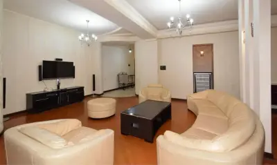 3 սենյականոց, 120 մ², 2/10 հարկ, Եկմալյան փողոց