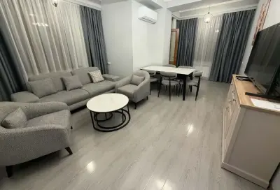 3-комн., 95.5 м², 6/8 эт., улица Никогаоса Адонца 2/6